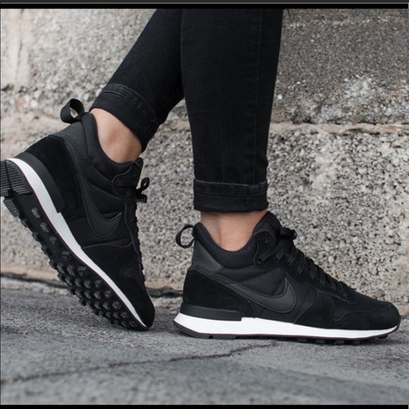nike internationalist black mens